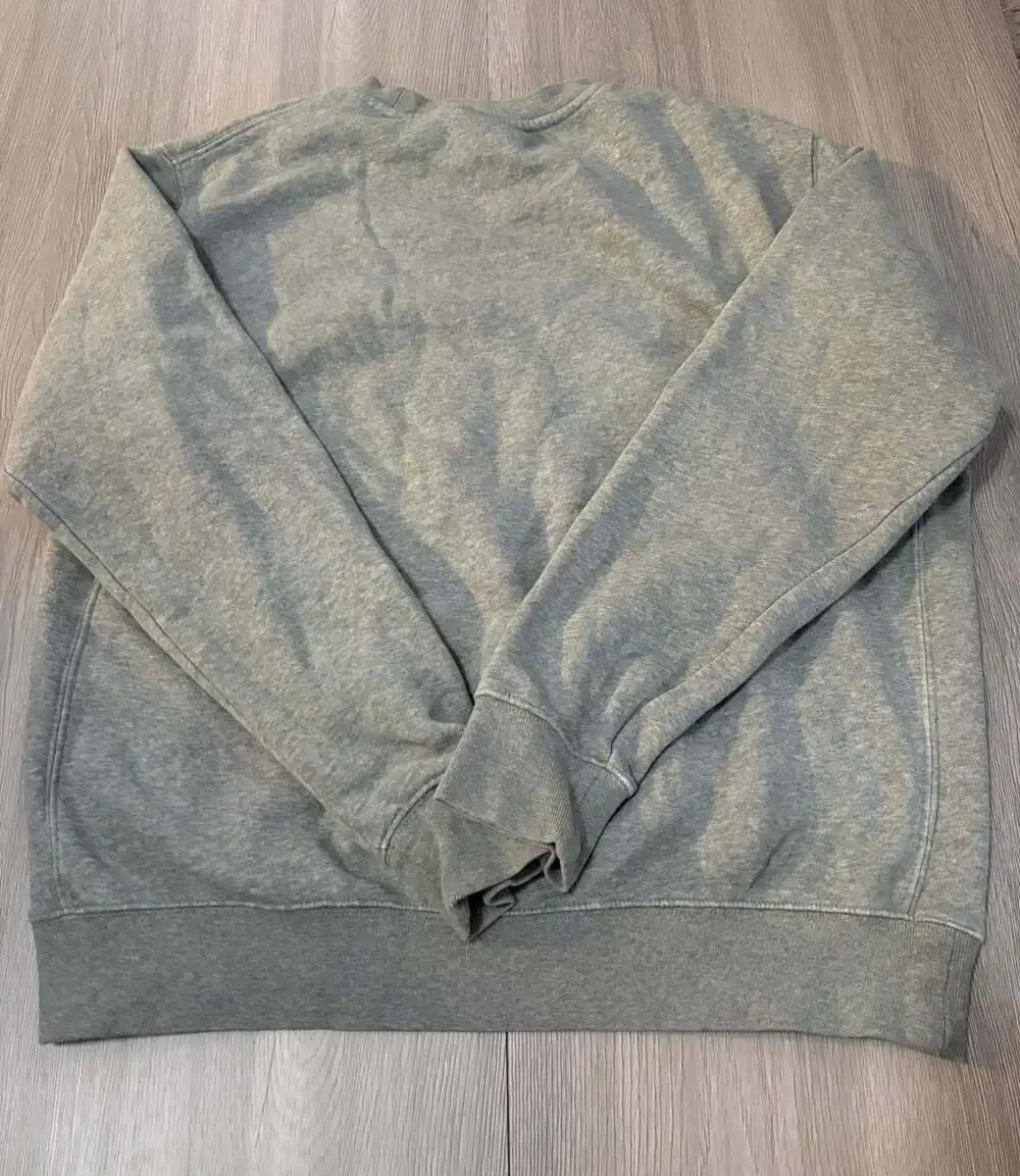 Nike Vintage Style Grey Crewneck Sweatshirt with Embroidered Swoosh Medium